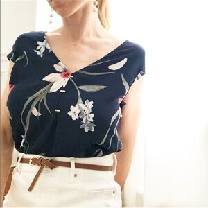 Dynamite Navy Floral V-Neck Cap Sleeve Blouse